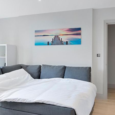 Spacious, 3 Bedroom, 2 Bathroom, Surbiton Exterior photo