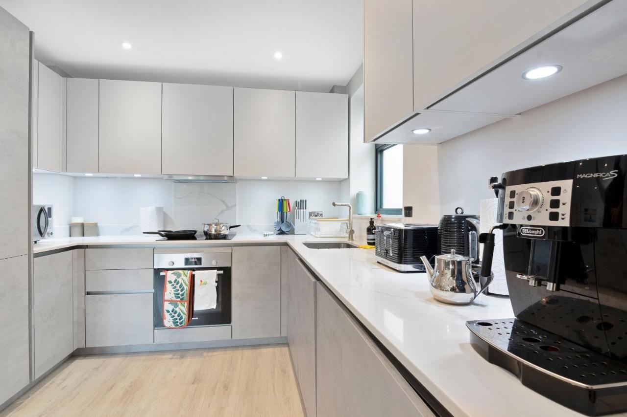 Spacious, 3 Bedroom, 2 Bathroom, Surbiton Exterior photo