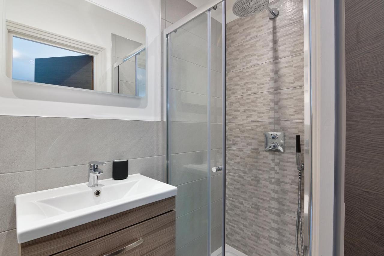Spacious, 3 Bedroom, 2 Bathroom, Surbiton Exterior photo