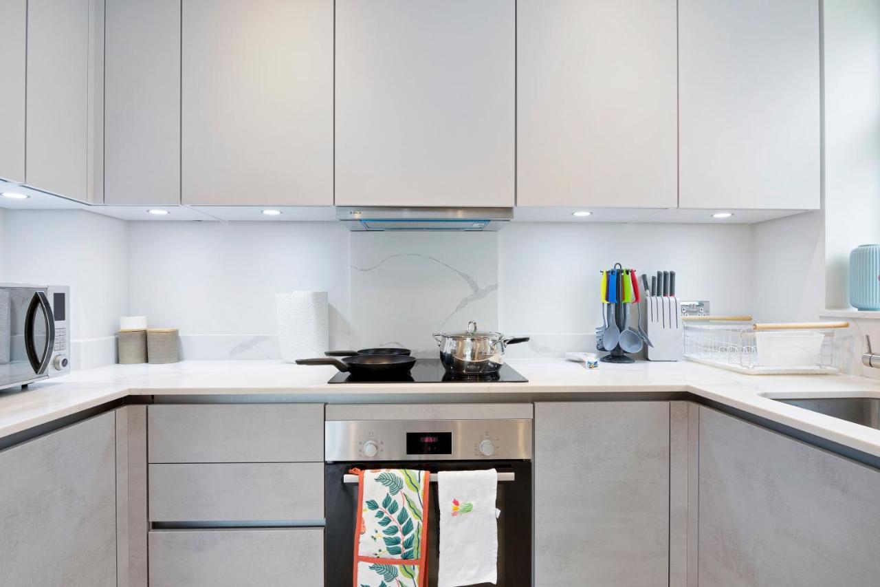 Spacious, 3 Bedroom, 2 Bathroom, Surbiton Exterior photo