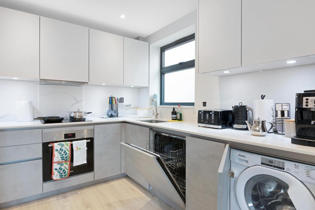 Spacious, 3 Bedroom, 2 Bathroom, Surbiton Exterior photo