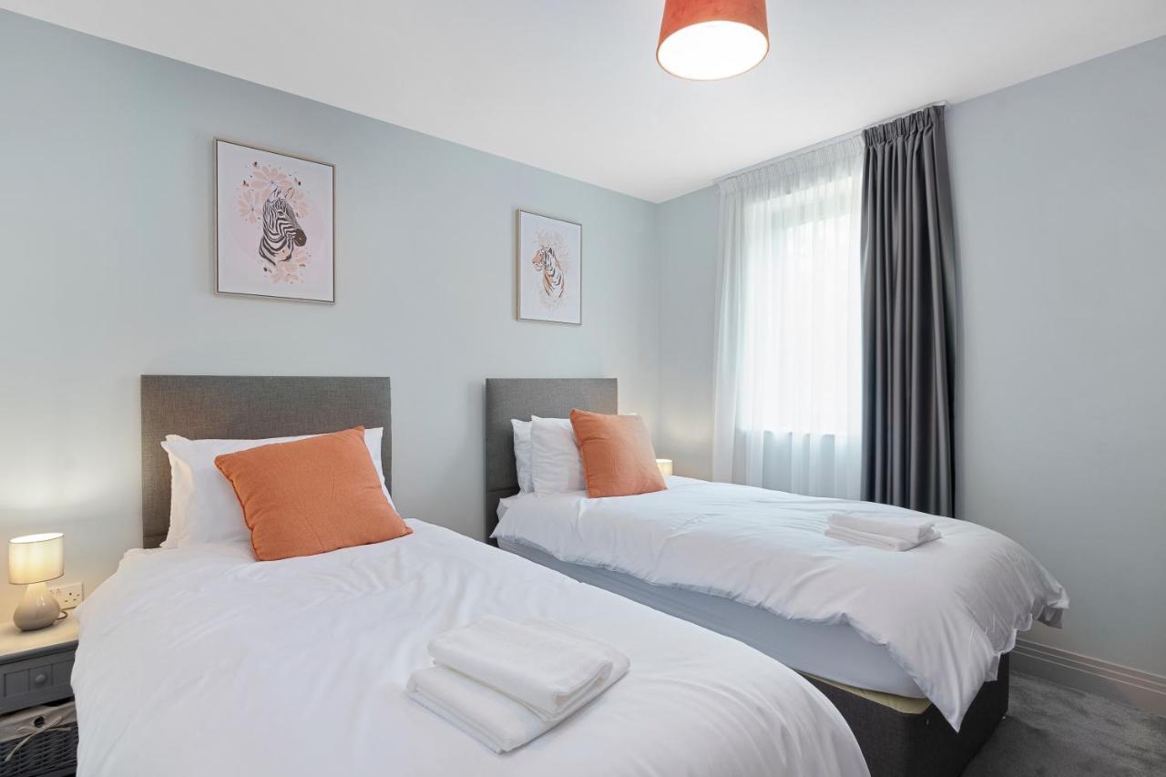 Spacious, 3 Bedroom, 2 Bathroom, Surbiton Exterior photo