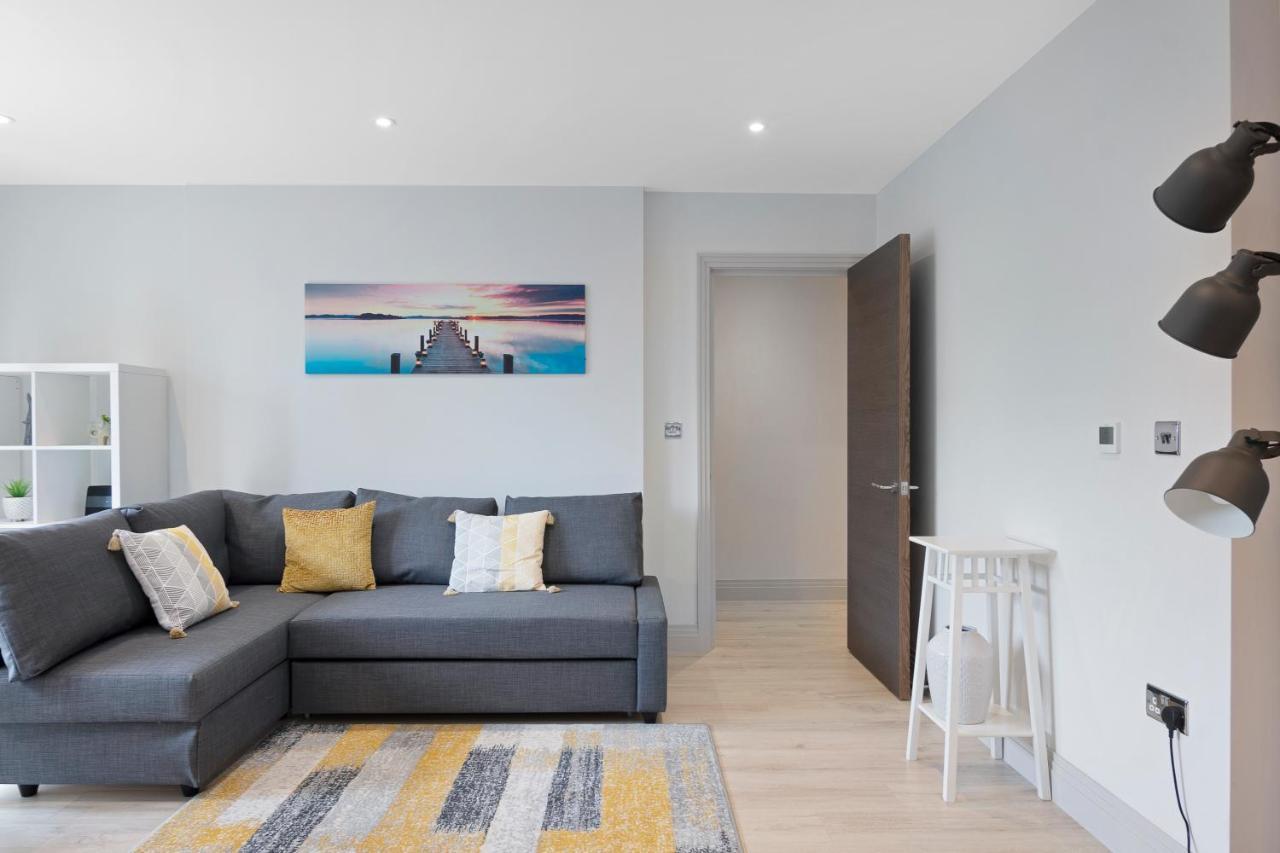 Spacious, 3 Bedroom, 2 Bathroom, Surbiton Exterior photo