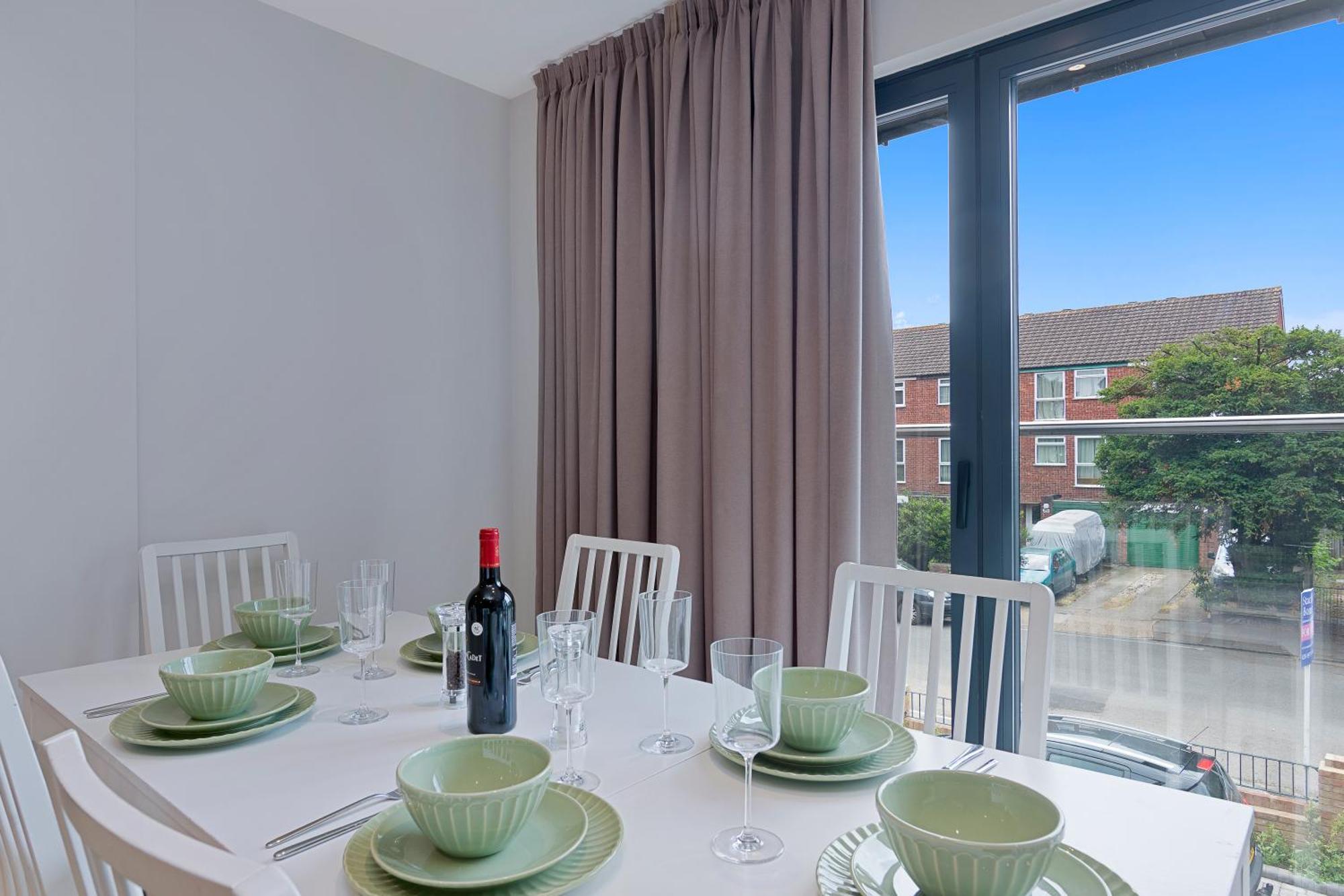 Spacious, 3 Bedroom, 2 Bathroom, Surbiton Exterior photo